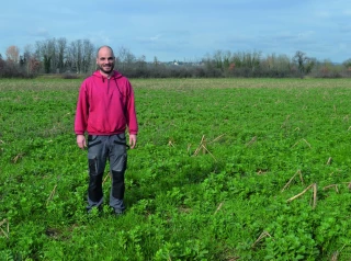 Pour restructurer les sols, il ne les travaille plus