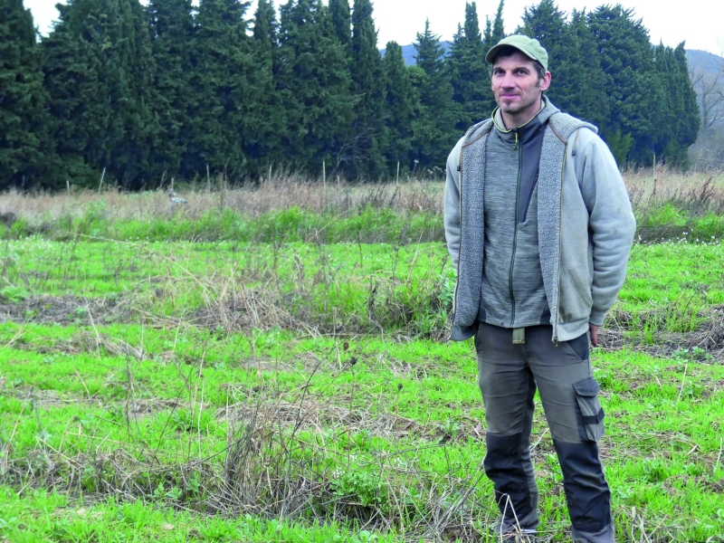 Emmanuel Giacomazzi pratique  le maraîchage sur sol vivant